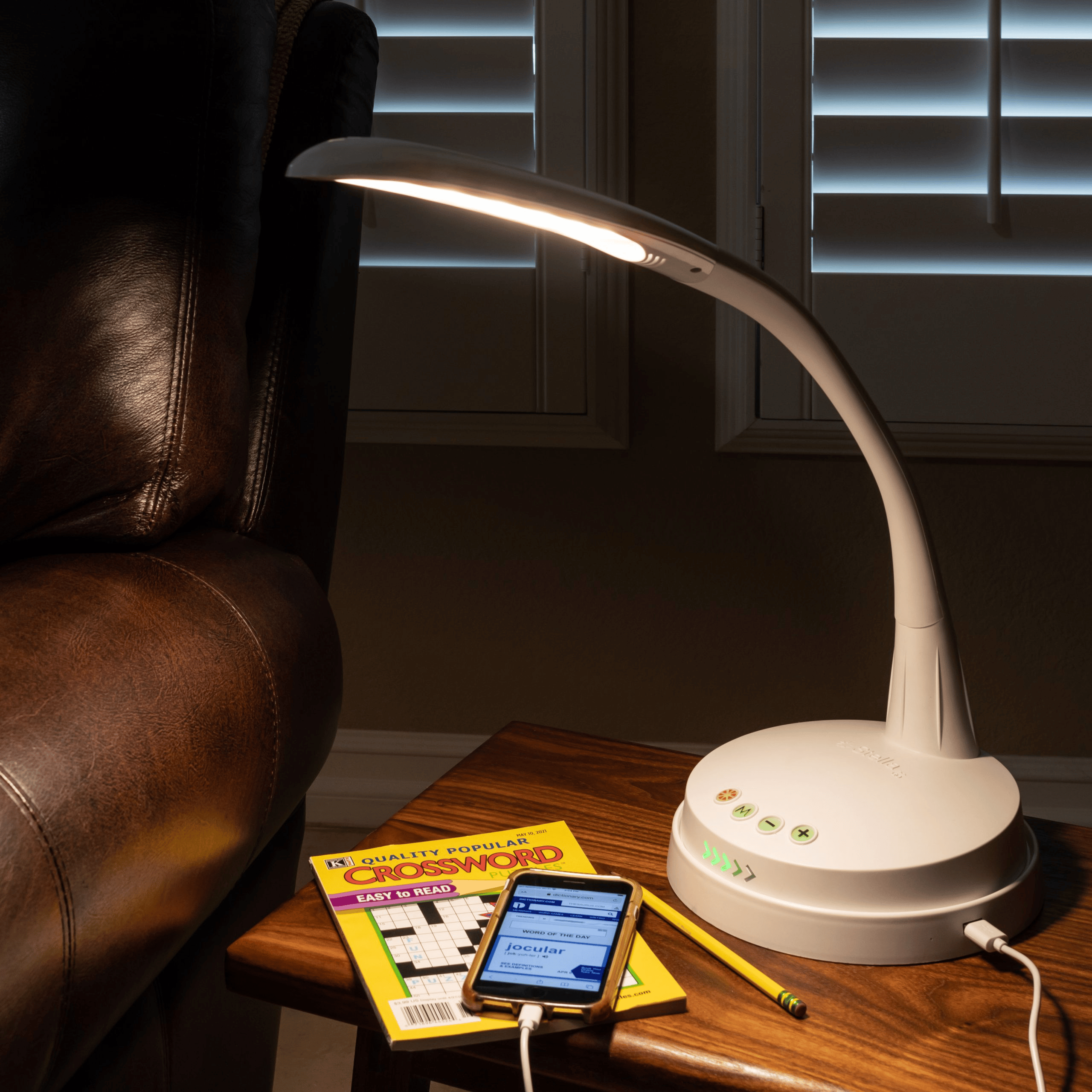 Stella GO desk lamp with wireless charger