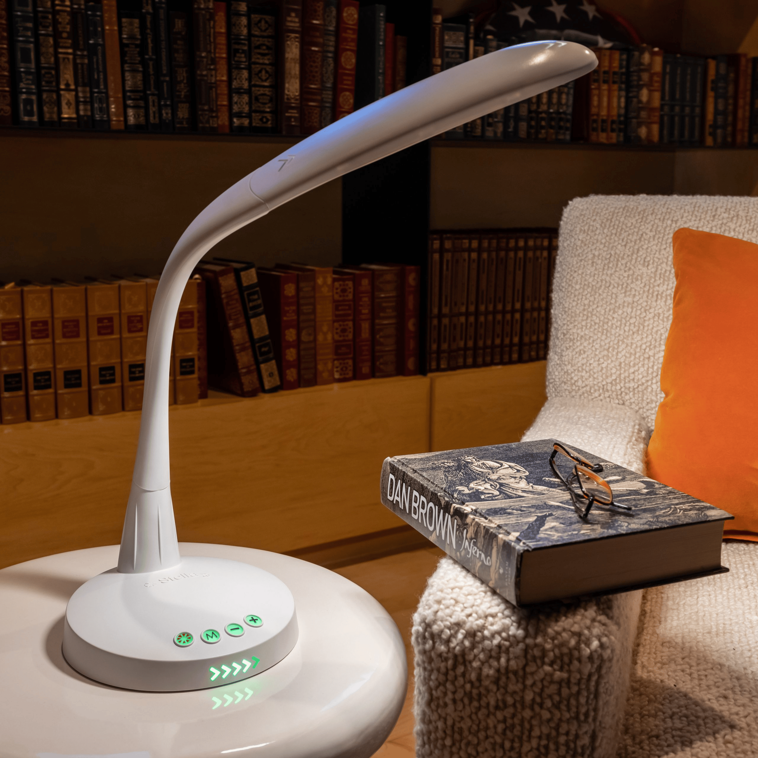 Stella GO wireless charging lamp in living room