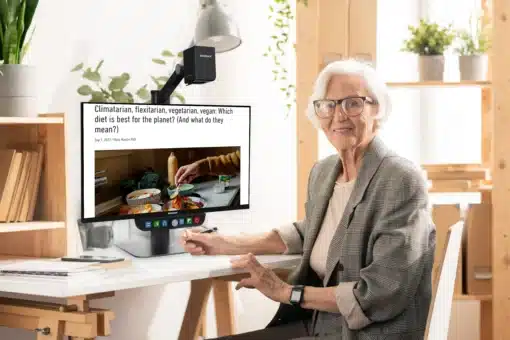 Person using Luna Eye at a desk